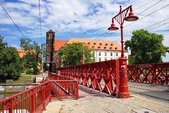 Jeden z malowniczych mostów we Wrocławiu